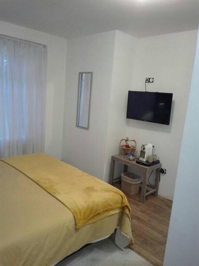 Bed and Breakfast L'Esquilon Chambre D'Hote Thiat Zewnętrze zdjęcie